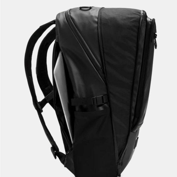 Timbuk2 expandable backpack - Picture 5 of 10